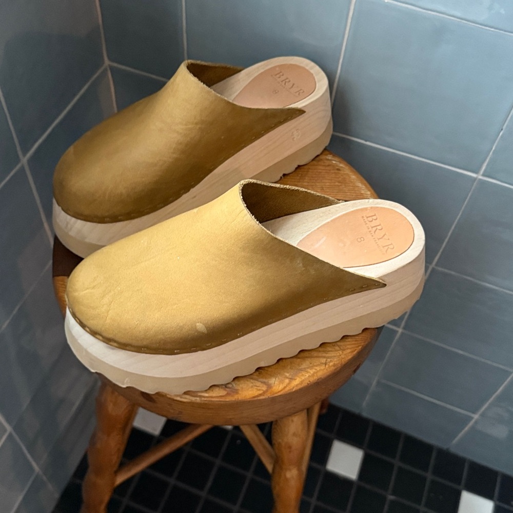 Bryr Chonks // Leather Clogs in Kale